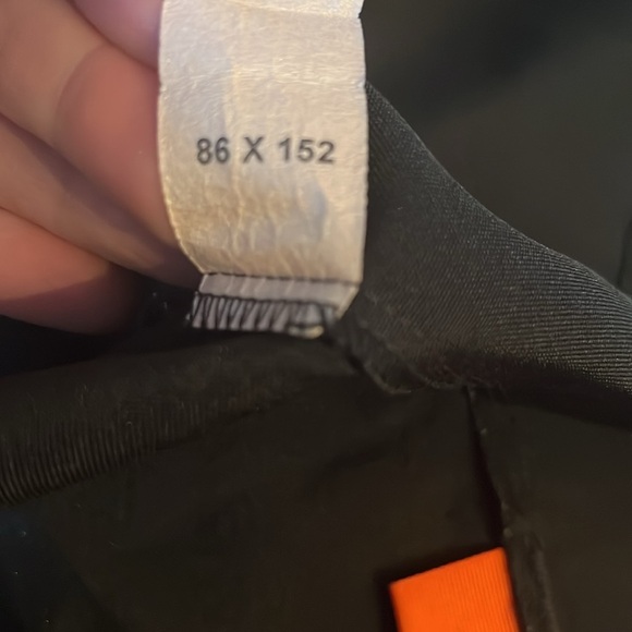 Black table cloth 86 by 152 - Picture 2 of 2